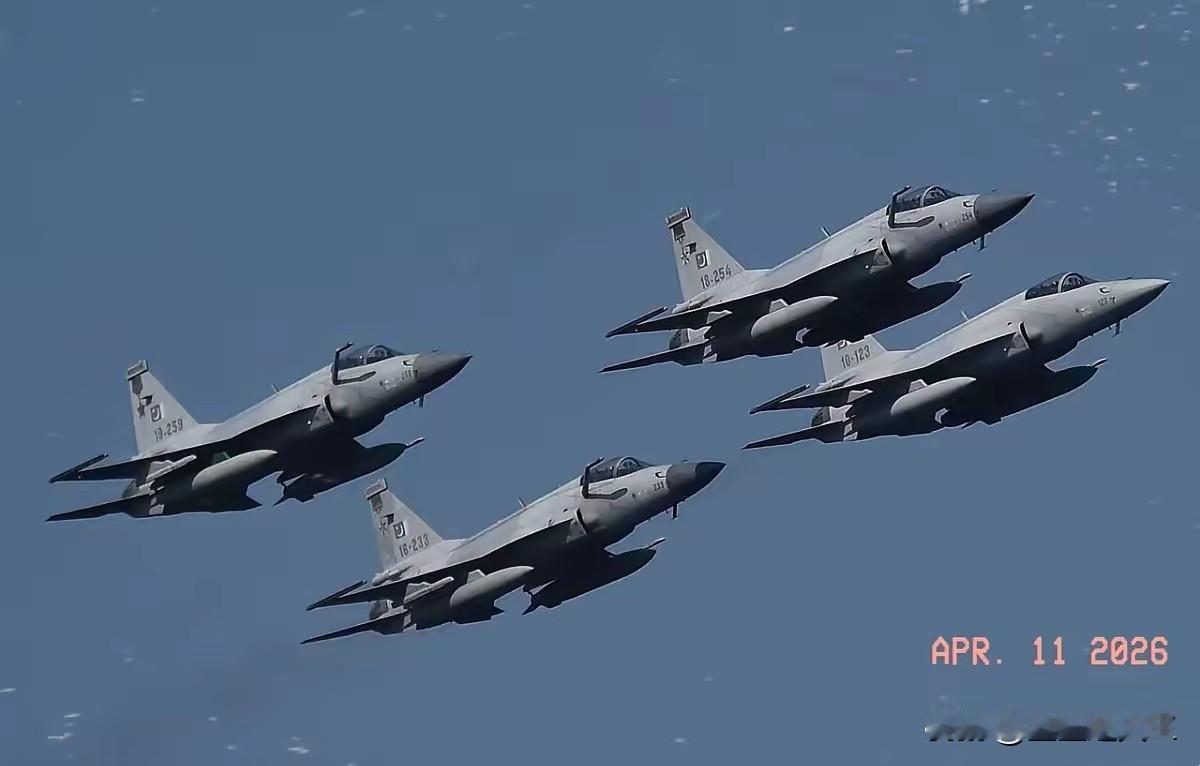 真是大开眼界，这手明修栈道暗度陈仓玩得堪称教科书级别。巴基斯坦战机与预警机