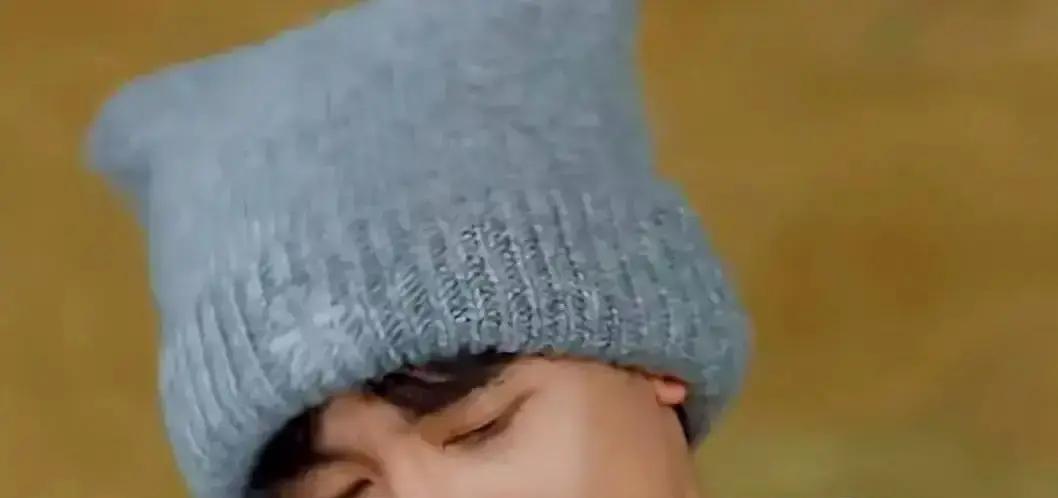 27条NG。沈腾瘸着腿没走。监视器前气压低得能拧出水。胡先煦那台赛车第四次