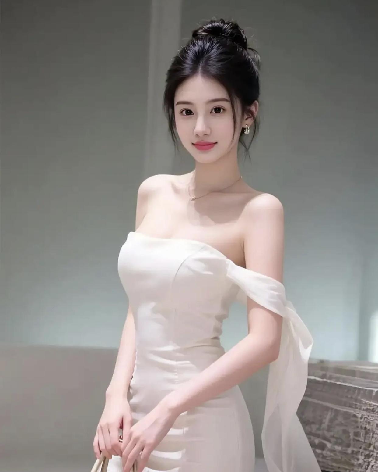 泡在夜色的女孩匆匆相遇，你匆匆走了，自带三分慵懒，把晚风都酿成了温柔，活力感和