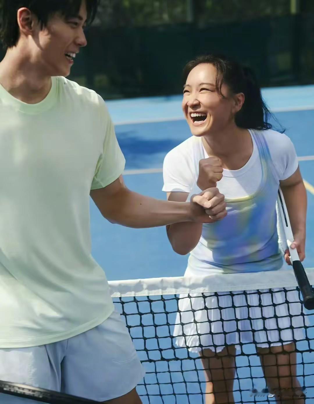 贾玲，这谁能想到？[捂脸哭]6月29日，43岁的贾玲，冲上热搜，这一次，不是参