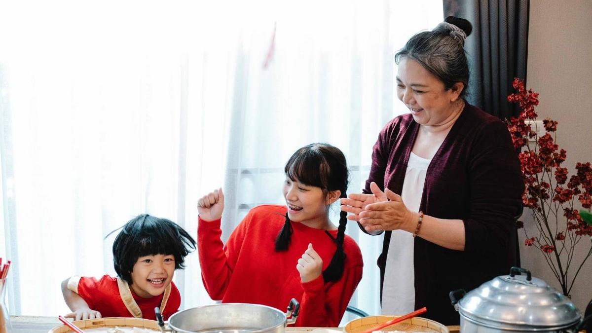 “为啥奶奶带娃是义务,外婆带娃就得给钱?”宝妈回答让宝爸服气