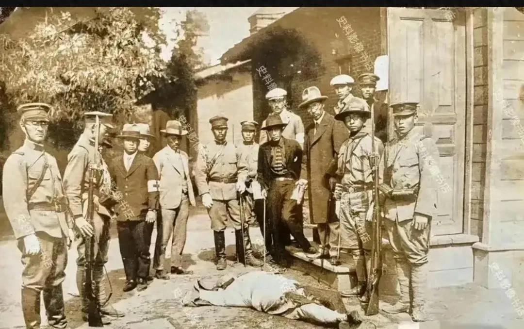 1931年，九一八事变中，傅冠军营长壮烈殉国现场，一张罕见的镜头“这张胶卷必须