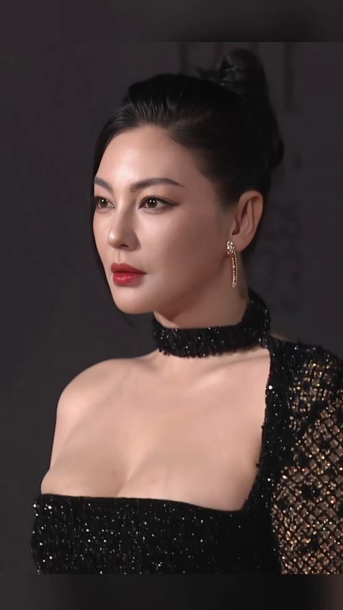 2026年初张雨绮再陷代孕风波，袁巴元前妻葛晓倩实名举报，晒子女护照证其龙凤胎出