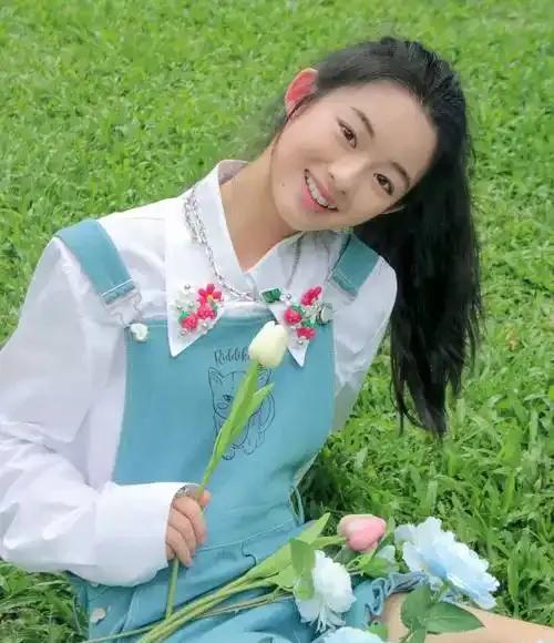 如今全网最闹心的估计就是黄杨钿甜的父亲了！女儿马上要参加高考了，但由于他的一系