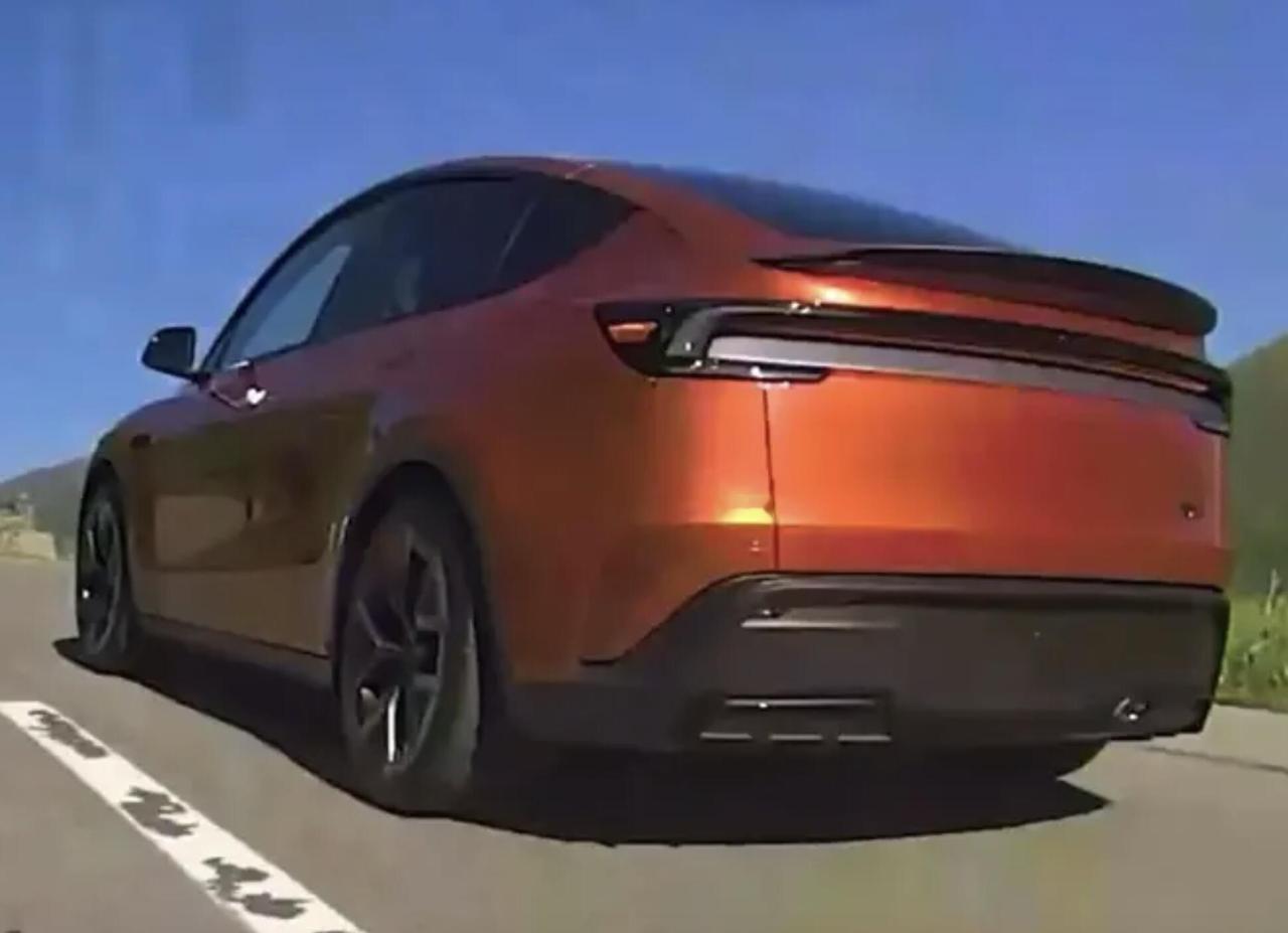 特斯拉ModelY焕新高性能版曝光，这次真的“高调”了特斯拉这波高性能Mo