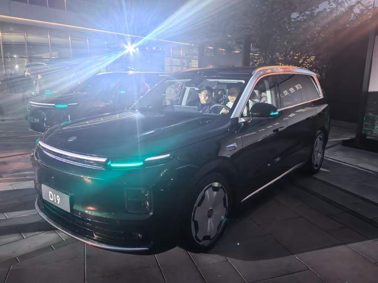 4月16号零跑D19正式上市，21.98万到26.98万，比预售直接砍了3万。5