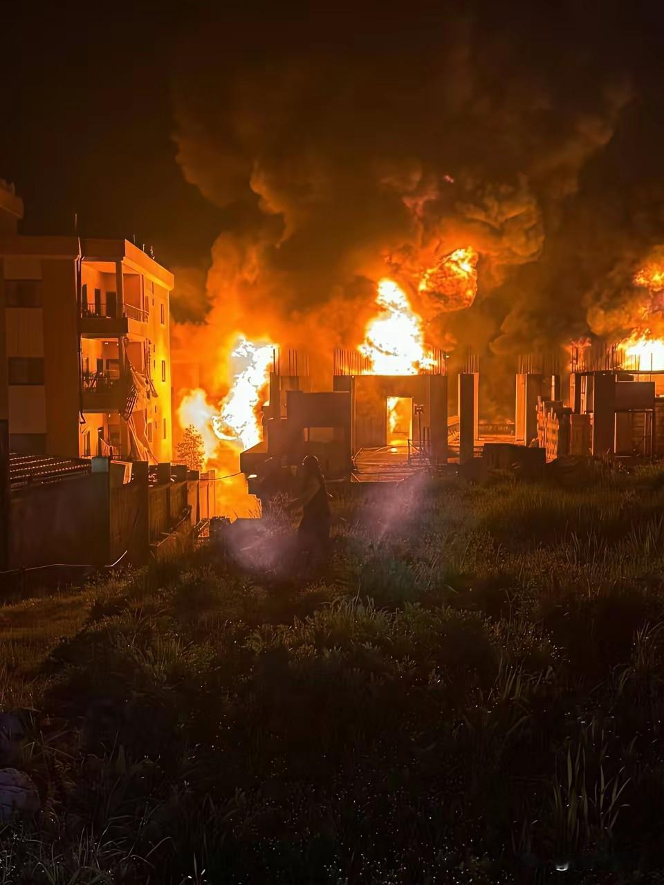 黎巴嫩真主党在38天内发射了6500枚导弹、火箭弹和无人机，打击以色列，支援伊朗