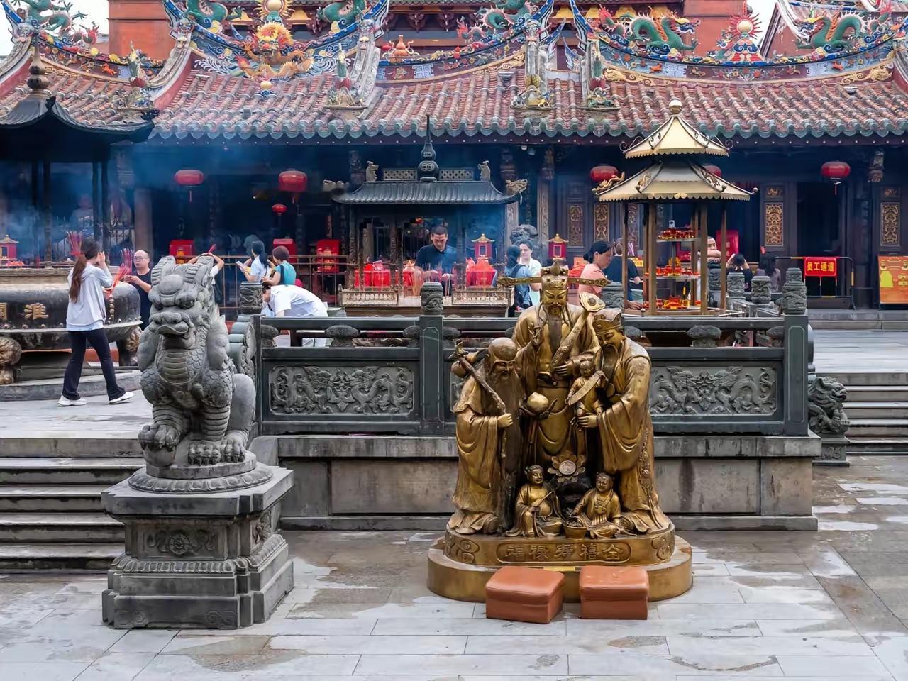 看一个人的晚年福气，很多人盯着存款、房子。但研究命理久了，我越来越认一个理：你后