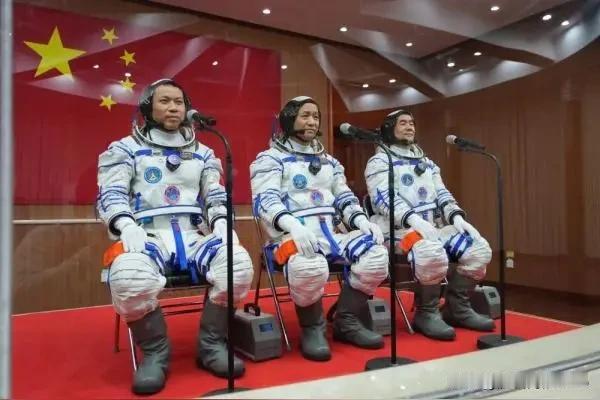 致敬航天英雄！[作揖]神舟二十三号发射成功[吐舌头眯眼睛笑]万众瞩目的神舟二十三号于2