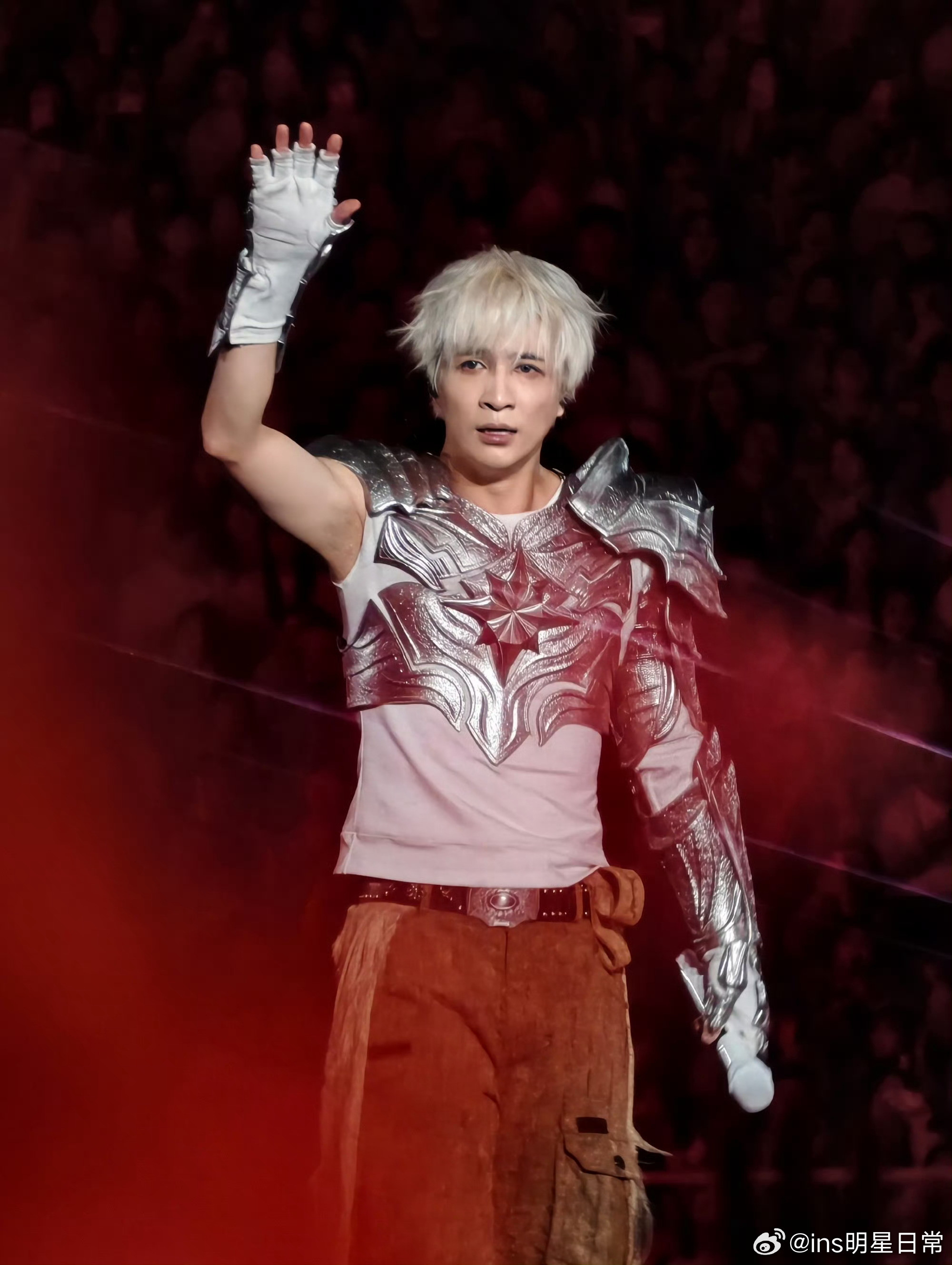 薛之谦广州演唱会内场天塌了如果薛之谦这一场演唱会都退了的话，损失将近一个亿！