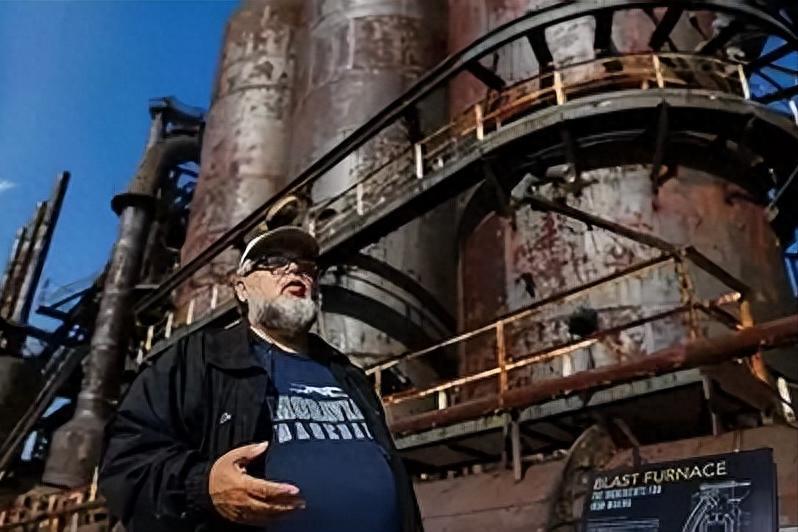 说起美国制造业，很多人觉得不行了，工厂搬空，工人数量从2000万降到1000万出