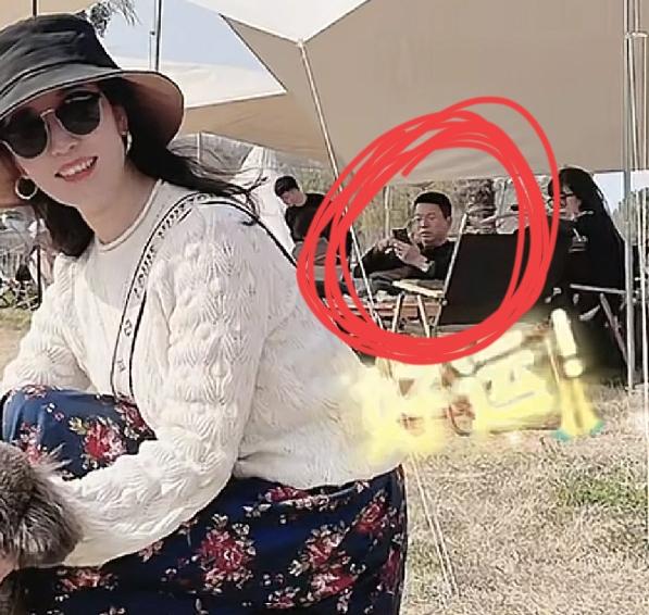 1个细节看出曹某某可没那么简单！朱女士一丝出轨老公的信息都没有透露如今他的