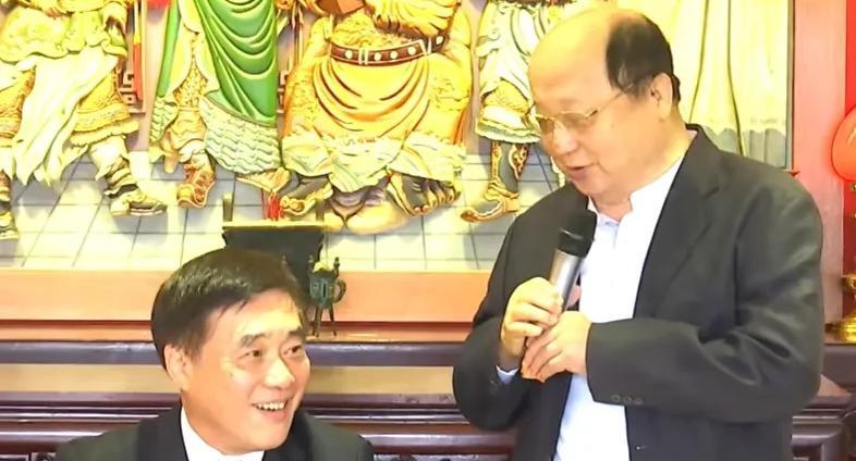 我昨天还发文建议国民党可以请张亚中担任国民党秘书长，结果今天前台中市长胡志强就当
