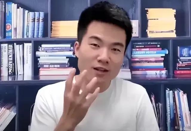 董宇辉这段话杀死了我的颓废：“初级的快乐是肉体的快乐，中级的快乐是精神的快乐