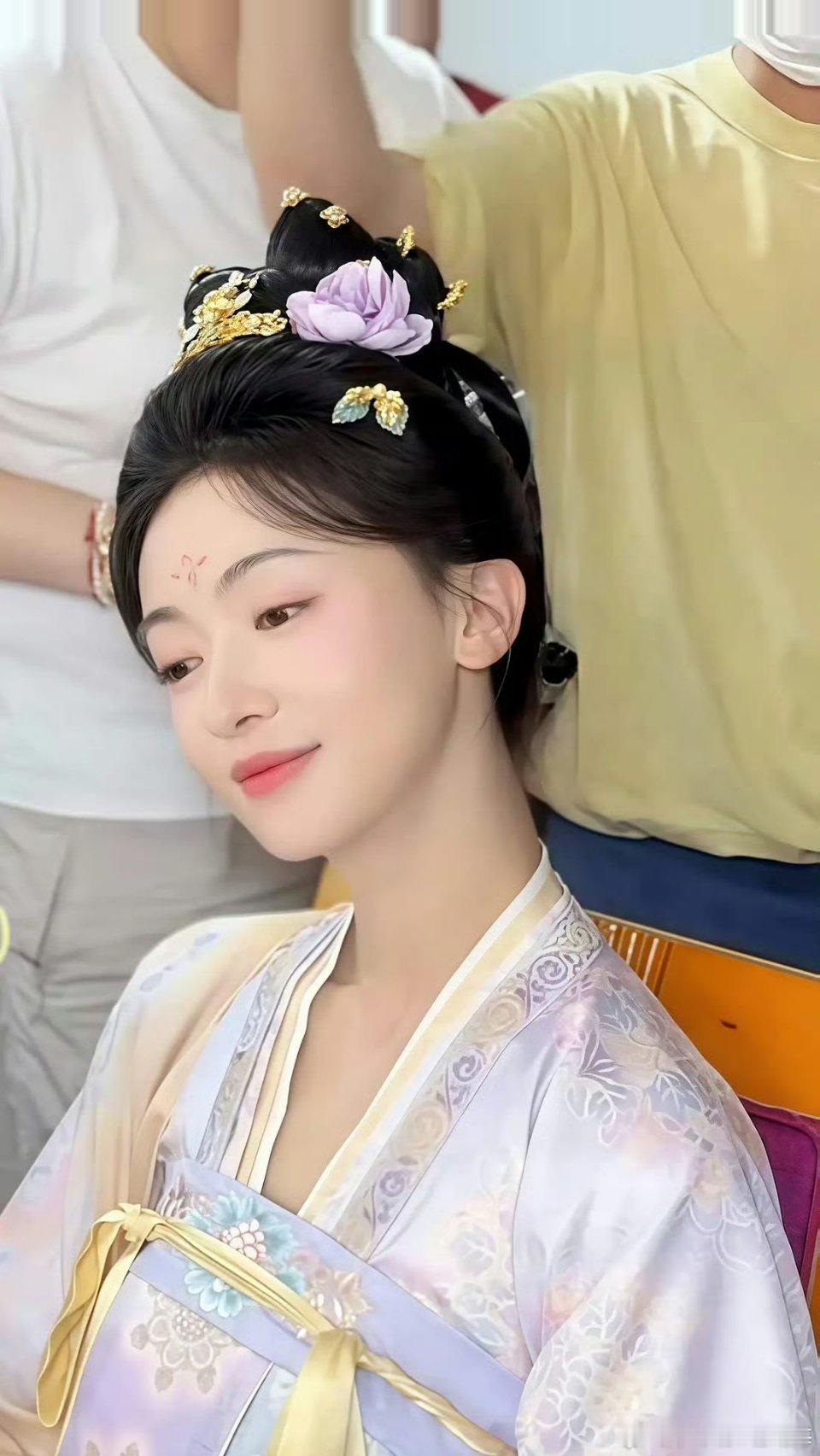陈哲远吴谨言《江山为聘》新造型，这一对能嗑吗？​​​