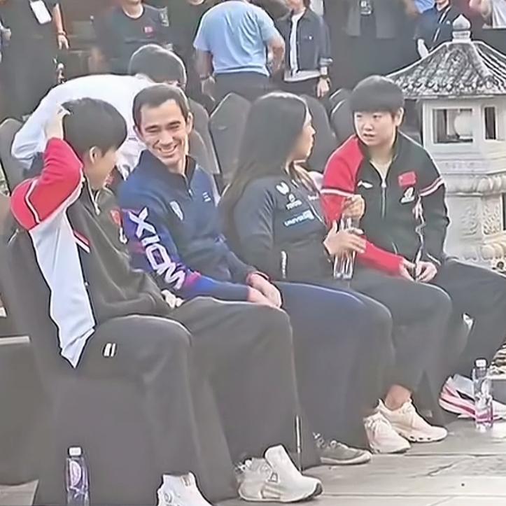 孙颖莎和王楚钦又搞生气了？昨天二个人有说有笑骑小黄车离开训练场，今儿