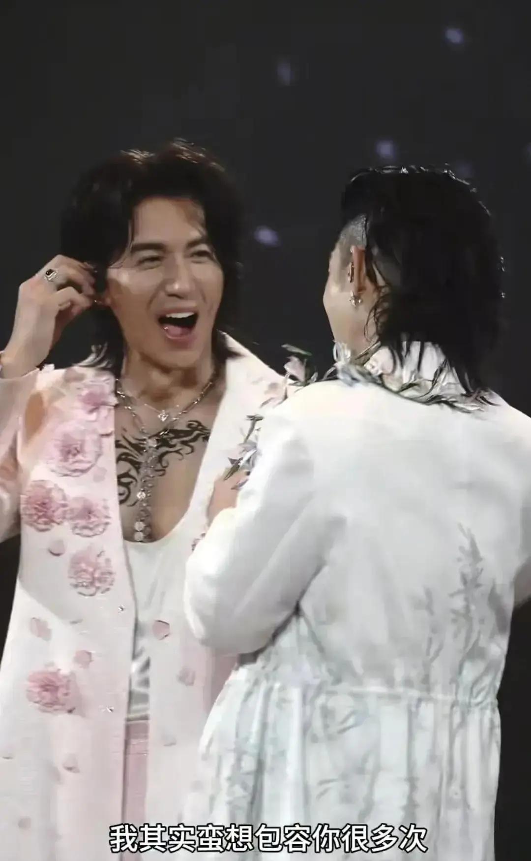 别再猜了。周渝民拒绝F4聚会，恰恰证明他们关系更牢固了。朱孝天说他对谁都“