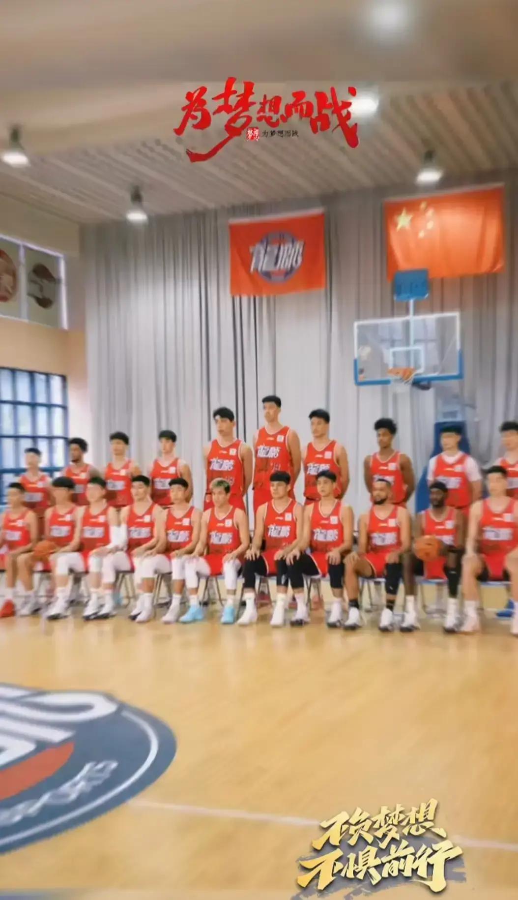 这几天看着网上那些对广州龙狮的冷嘲热讽，属实感到一种认知上的悲哀。两年顶薪