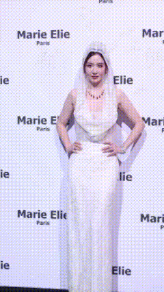 感觉张萌变化好大啊，没有以前出演神话的时候，那么漂亮了