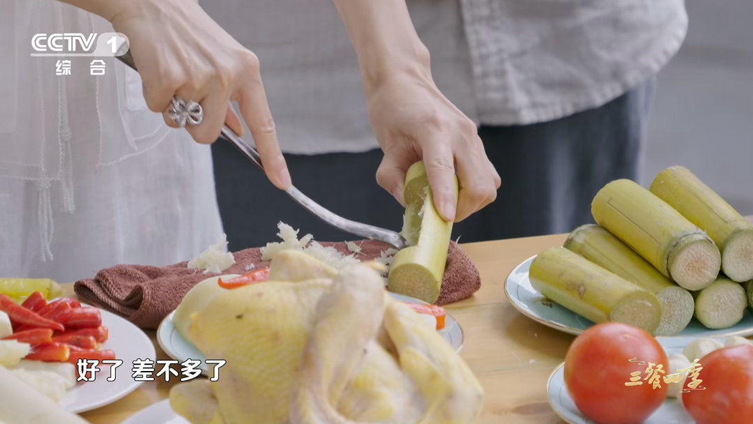第一批用水果做菜的人吃商极高鸡肉咬出甘蔗汁是什么口感三餐四季甘蔗蒸鸡太惊艳了！