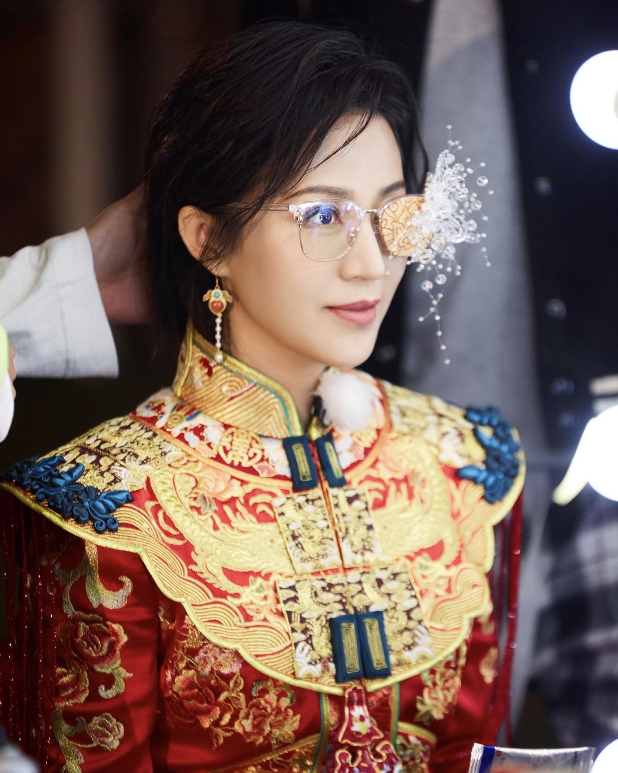 我能理解陆毅的钱都给鲍蕾管，也能理解妹妹鲍莉妹夫郭京飞把钱给鲍蕾打理，但