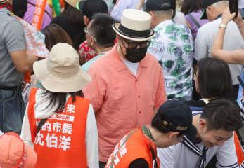 蔡康永押注沈伯洋图啥？扒一扒绿营可给他的三样东西头一样便是台湾本土演艺市场的