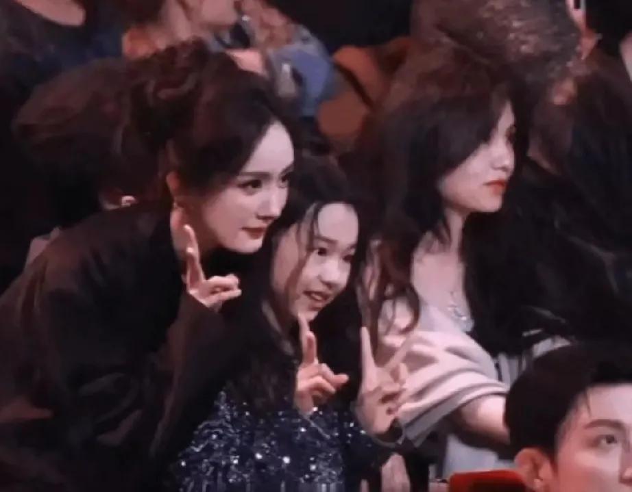 尖叫之夜直接变“抓马大戏”！杨幂魏大勋意外同框，这瓜保熟！座位安排本想