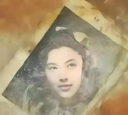 2016年，韩国送回一批志愿军烈士遗骸。在506号棺椁里，工作人员发现了一面旧铜