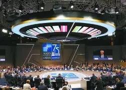 700亿欧元援乌账单摊牌：美国只卖武器不掏钱，欧洲集体喊没钱！泽连斯基就这么被