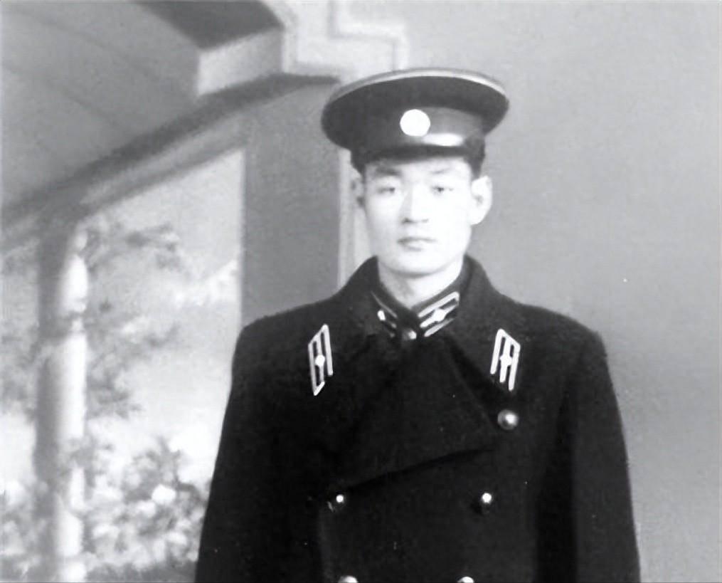 1948年，19岁穷小子闯进华东军区大喊“俺要找爸爸”，许世友冲出来一看，浑身发