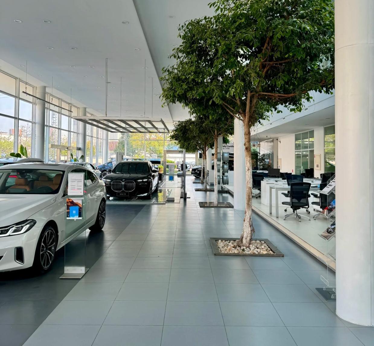 2025年4S店套路集中在四大环节，每一步都藏着“割韭菜”的刀：-购车环节