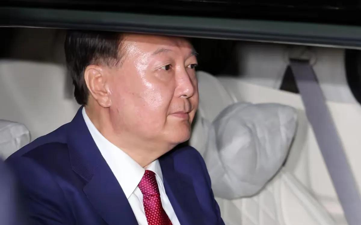 万万没想到，尹锡悦在监狱的警卫待遇都被取消了！同样是锒铛入狱的前总统，尹锡悦的牢