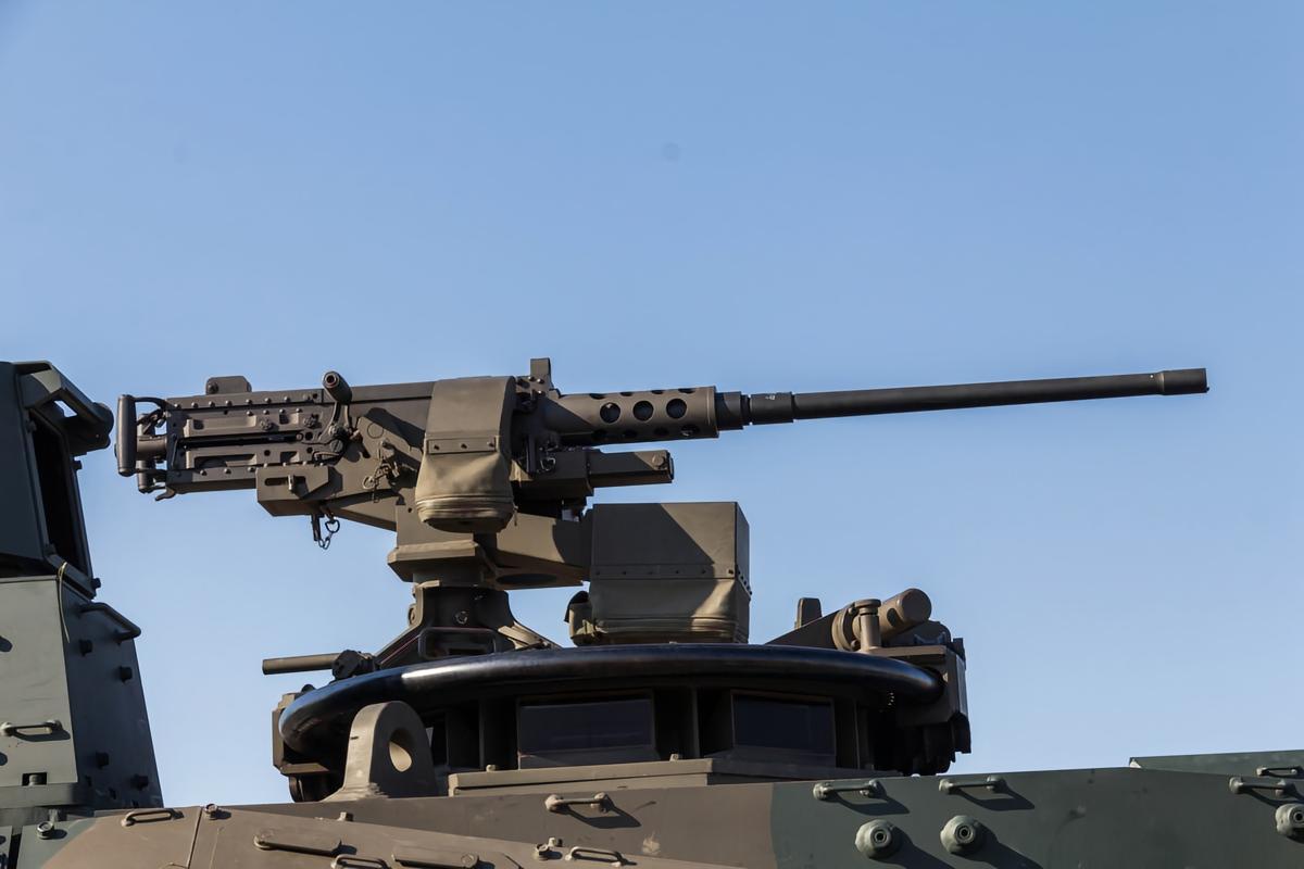 每天认识一件兵器M2HB重机枪M2HB重机枪是由约翰·勃朗宁设计的大口径重机枪