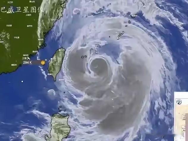 超强台风巴威，本来是直扑江浙一带而来，但临近江浙一带的时候，原本强大的台风结构风