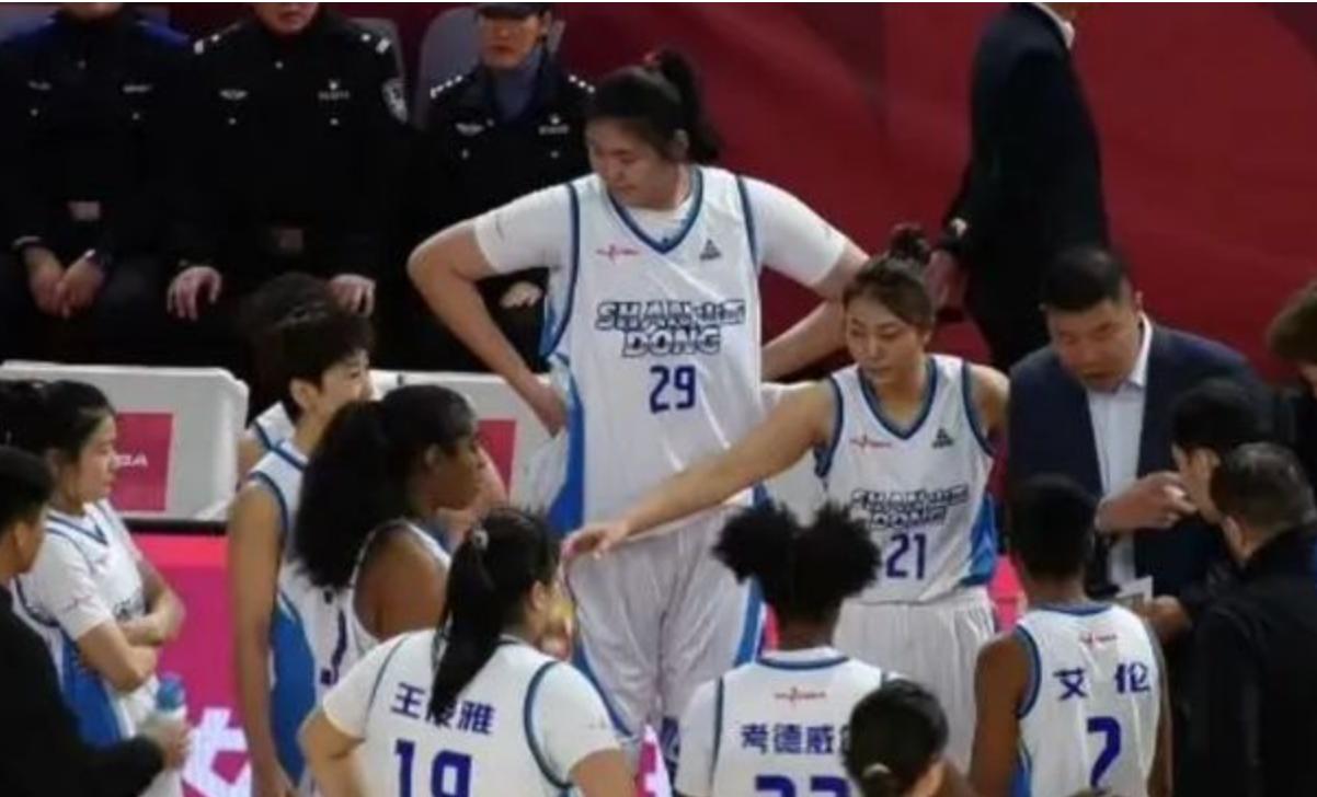 7分46秒！12投9中，轰19分10板18岁2米26中锋打出巨星水平WCBA