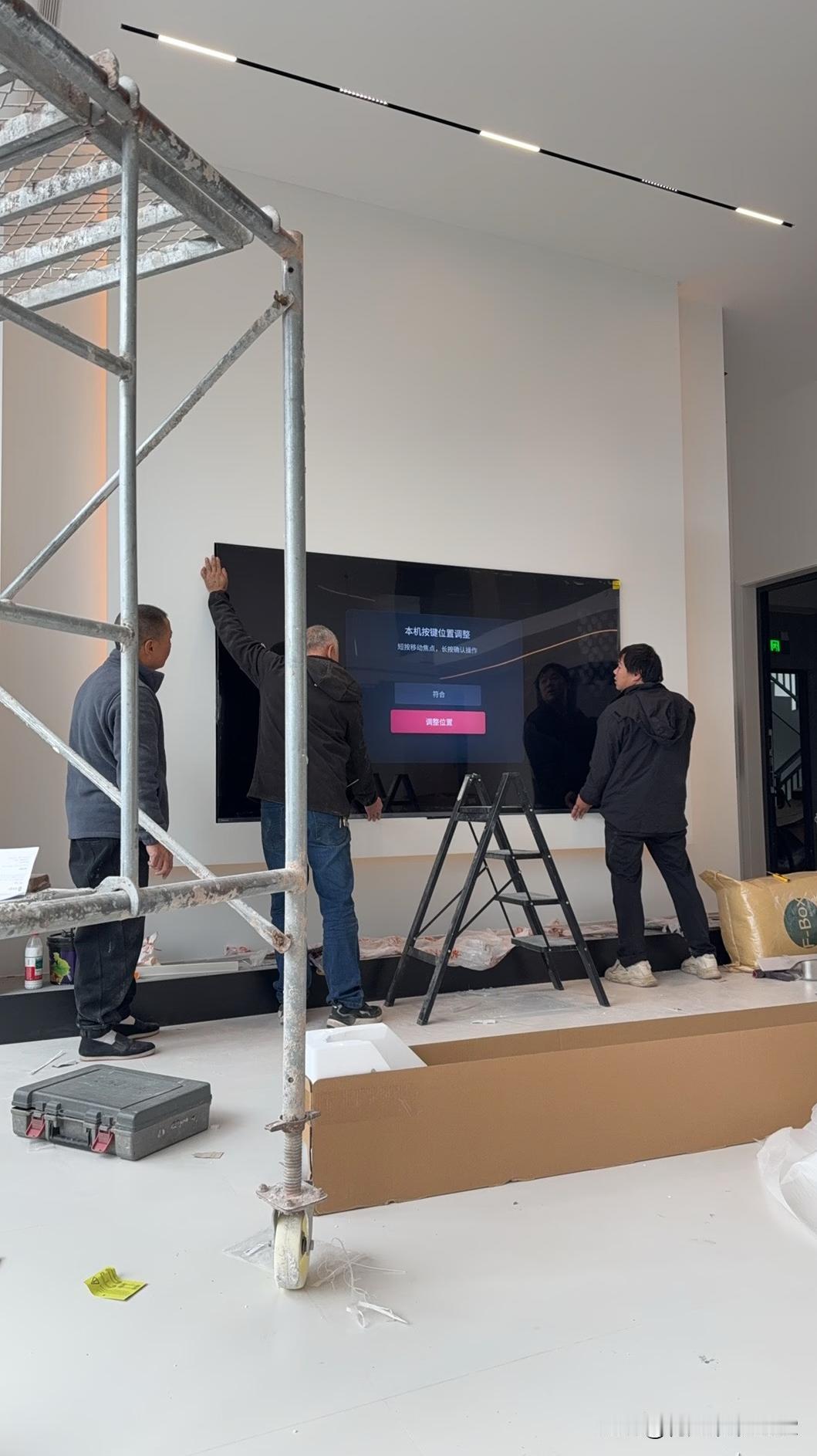 100寸电视安装大翻车🤯当我心心念念买的电视到货了问题就来了首先电梯进