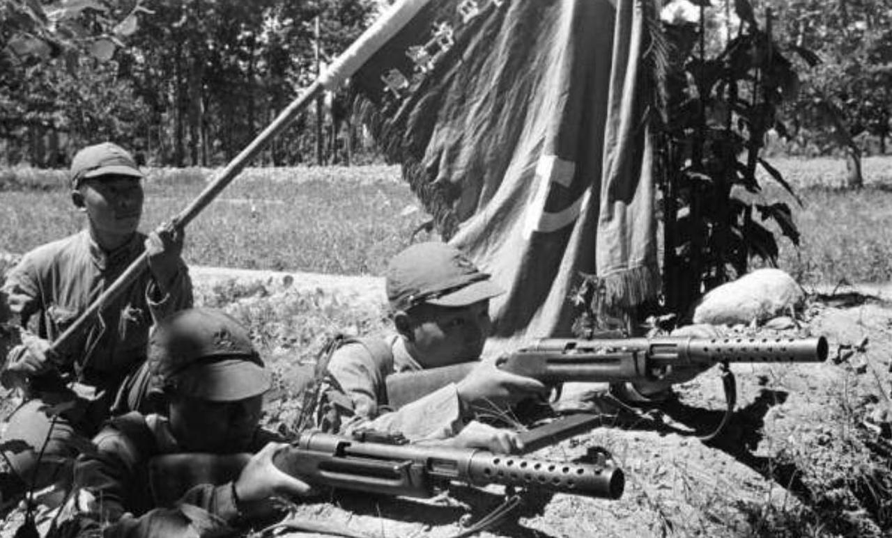 1935年，红军久攻甘泉不克，敌军一个团继续负隅顽抗。危急关头，被俘的敌第619