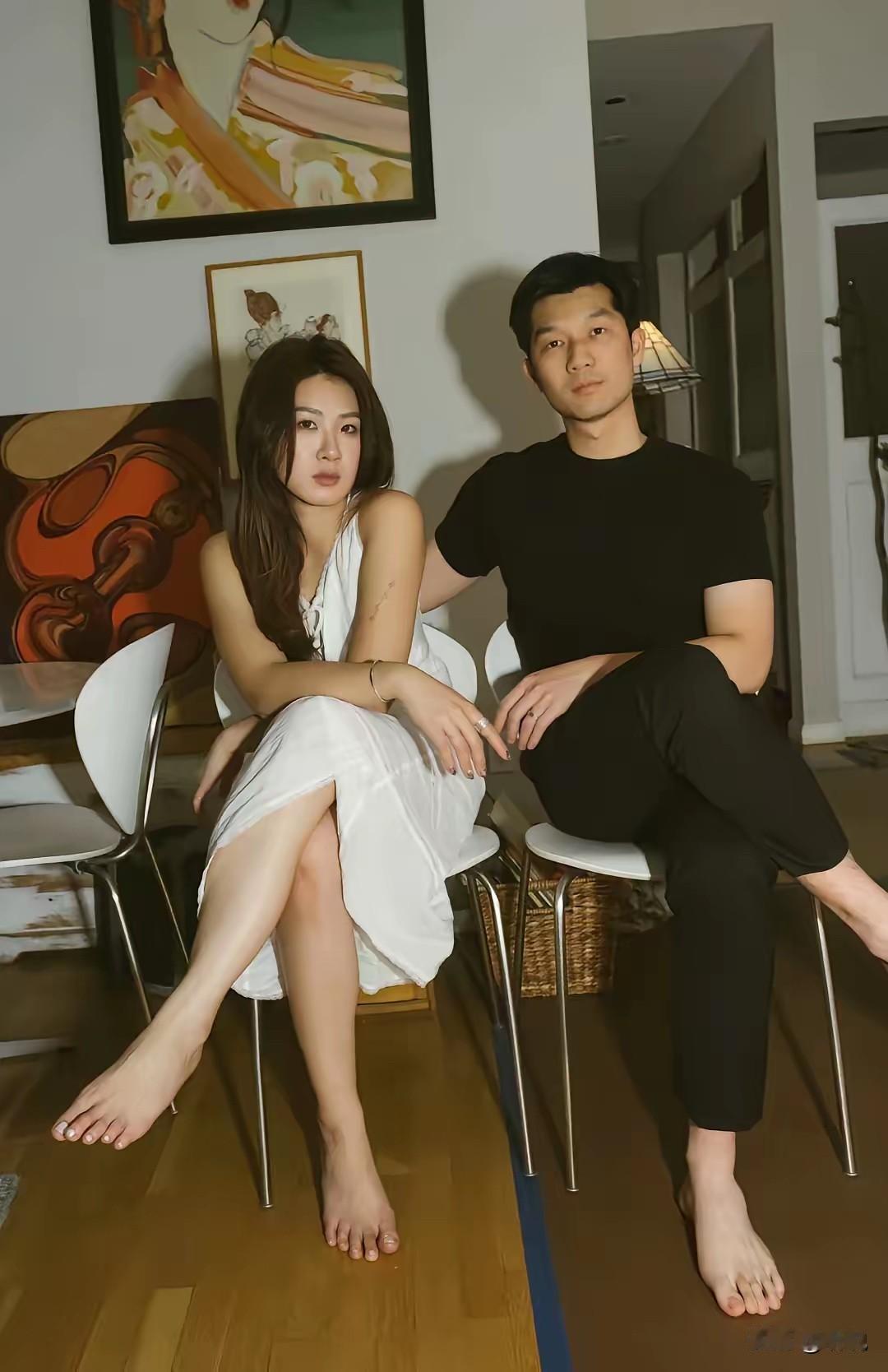 你有没有发现，最抢镜的竟然是这双大脚！