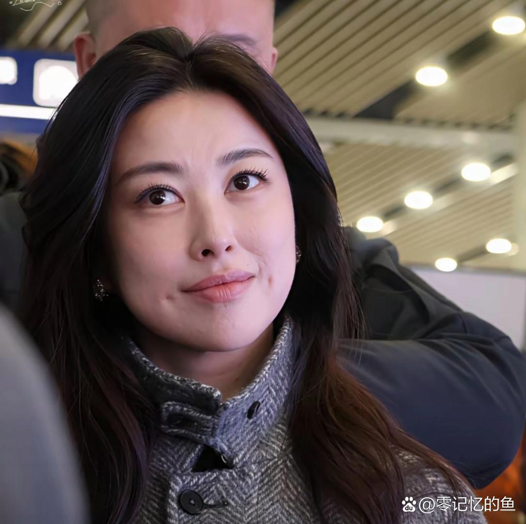 朱珠肉眼可见的老了。