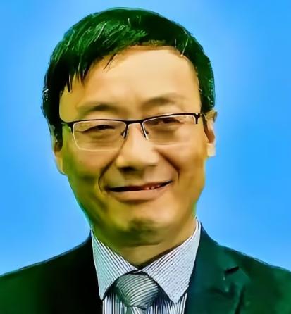 一句硬话，炸醒装睡的人。6月25号上午，汤家凤在个人账号公开发声：中国不是移民