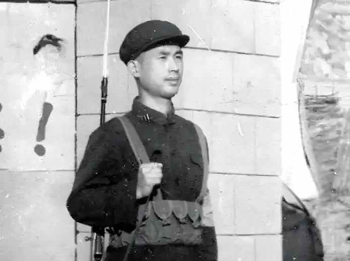 1980年，辽宁省政府机关大院的哨兵击毙了一个可疑人员，谁知案件水落石出后，这个