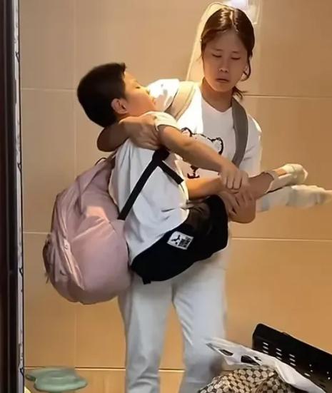 安徽一少女网恋上大七岁男子，谁料，男子却说：“我结过婚，有儿有女，儿子还是残疾。