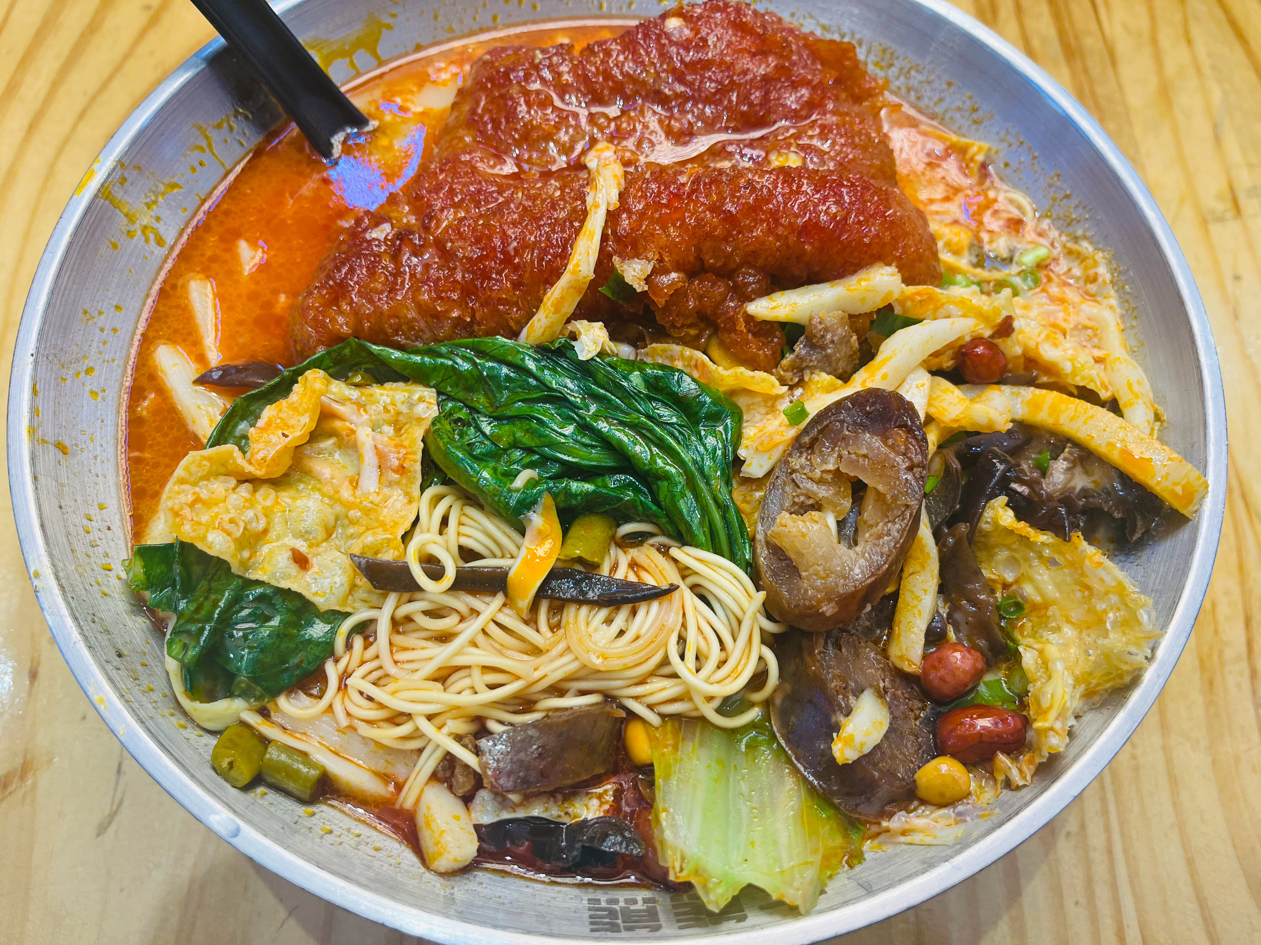 奖励一碗螺蛳伊面，加烧肠和猪脚