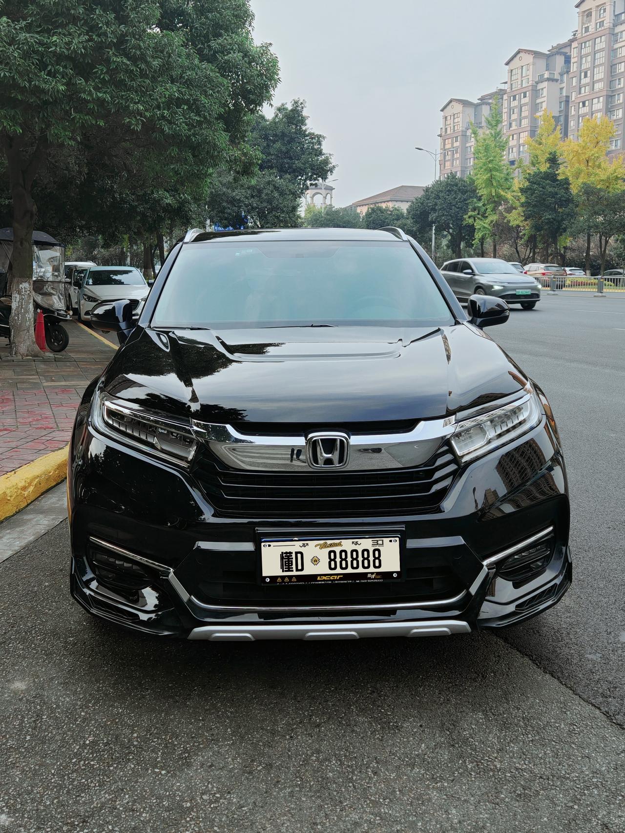 看完广州车展，新车确实很香，比如全新的荣放、威兰达，外观内饰都更好看了，一些豪华