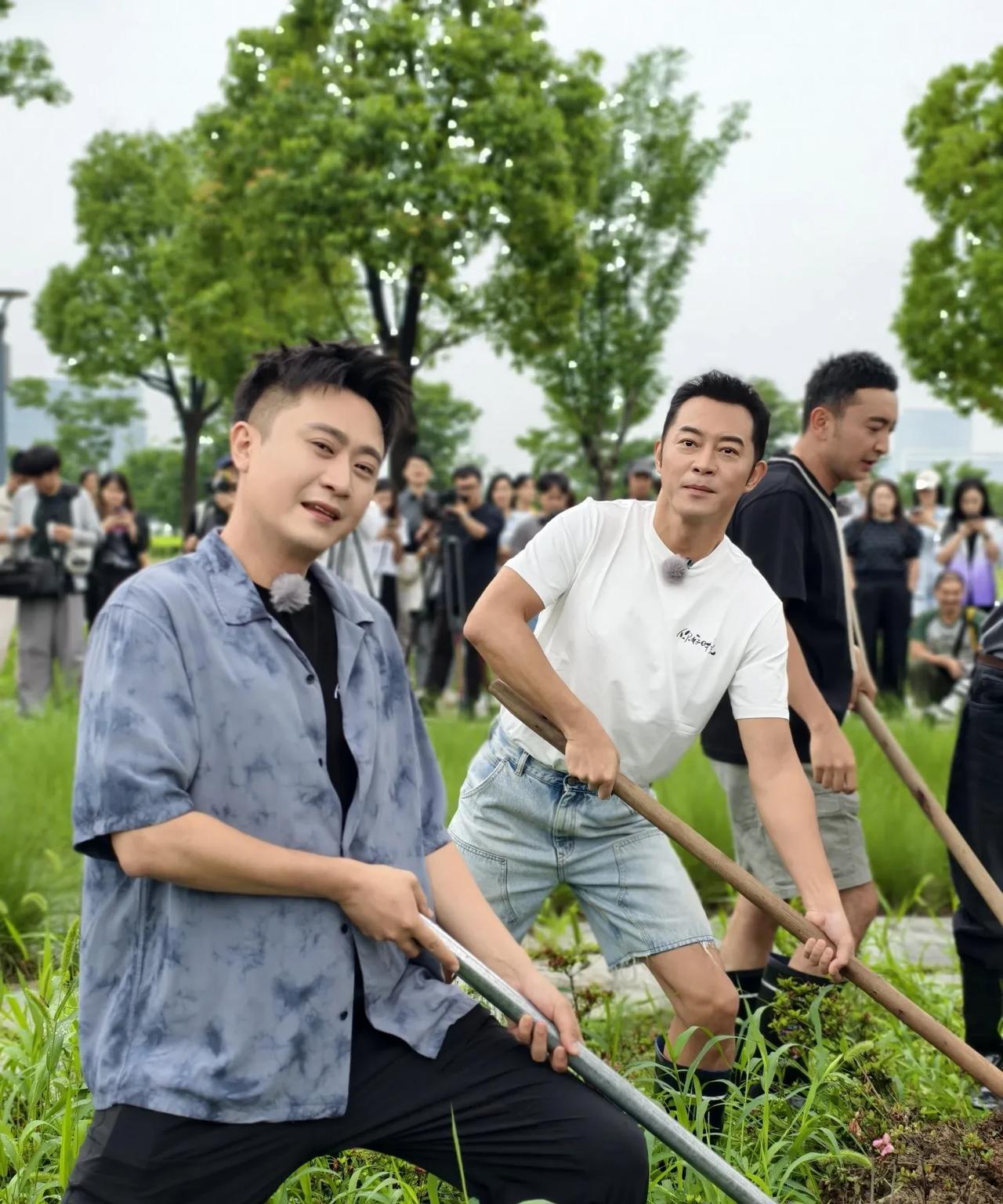 23位嘉宾中，有6位是央视主持人，他们分别是尼格买提、撒贝宁、王冰冰、月亮姐姐、