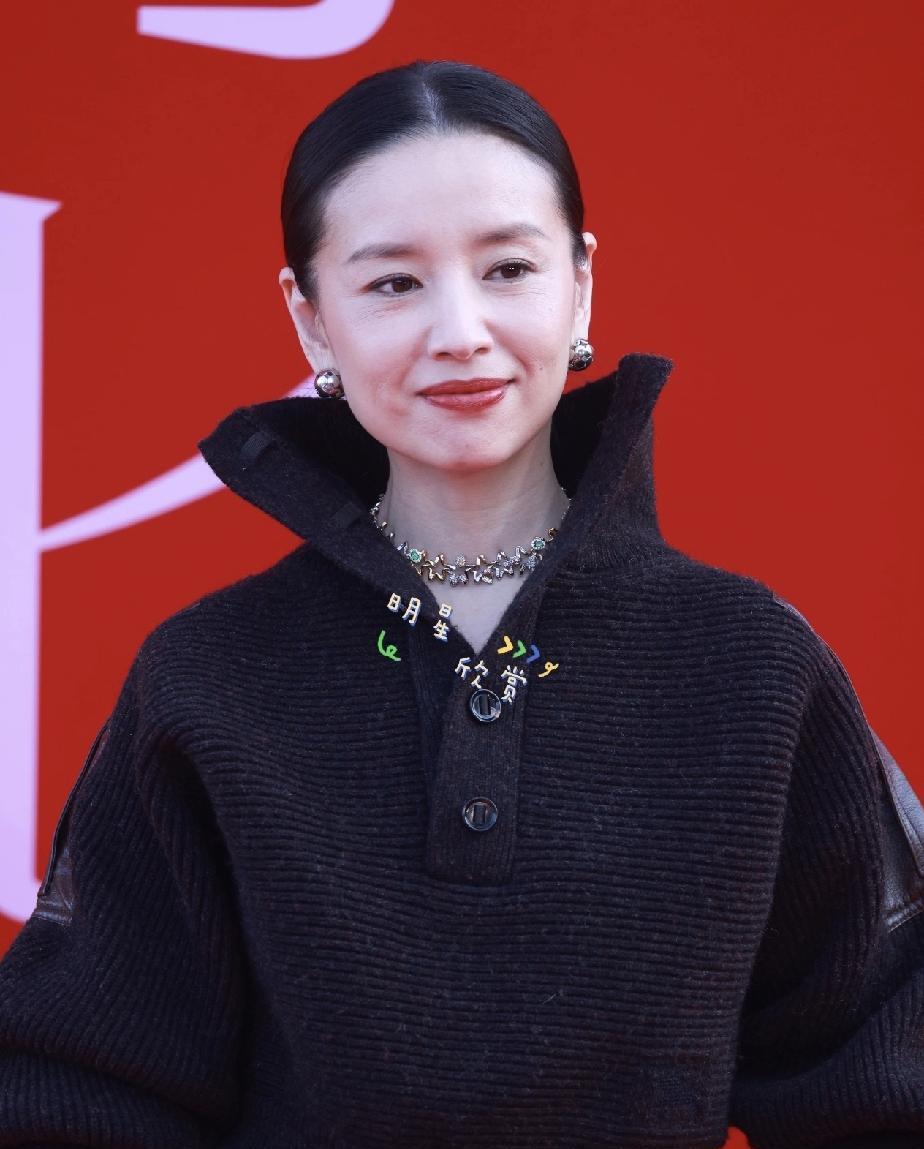 原来真的有面相这种说法，曾经可以和刘亦菲相媲美的董洁，现在老了，却不是期望中
