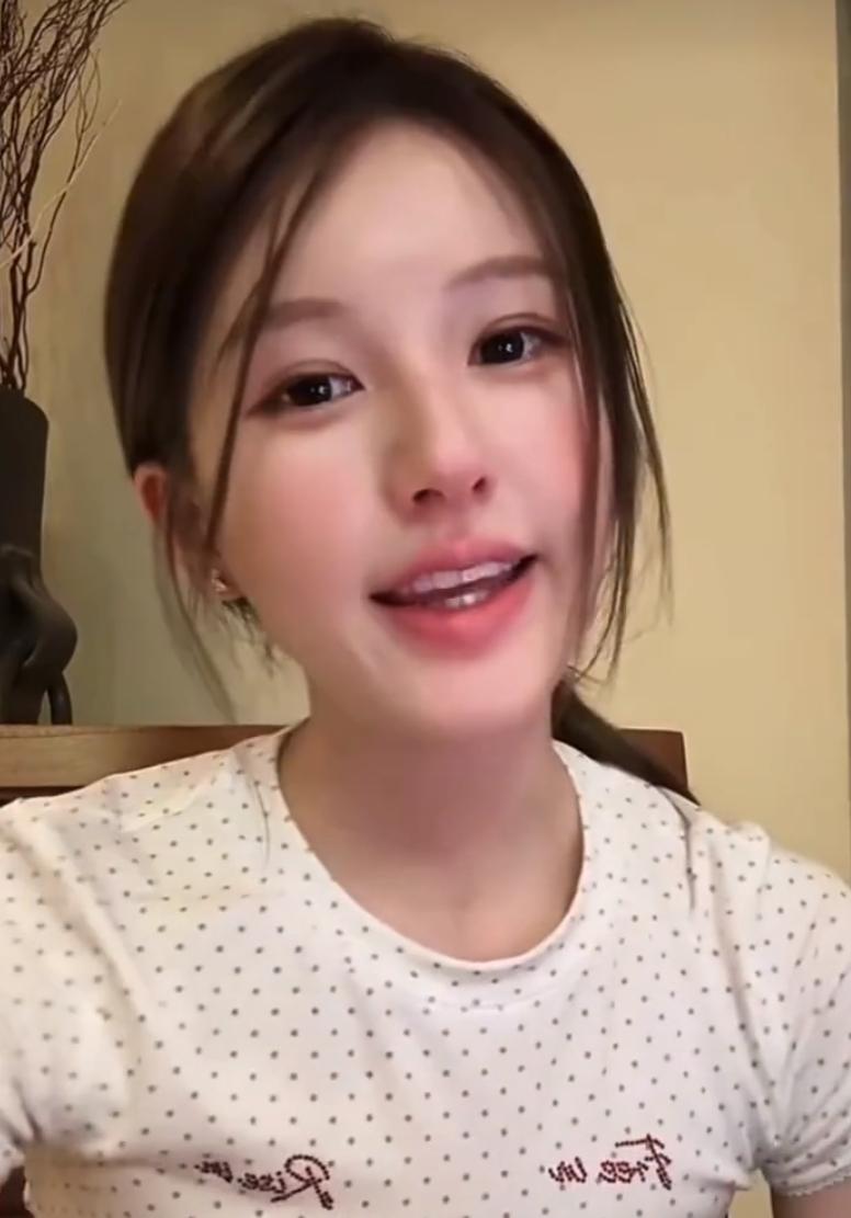 赵露思马上要拍戏了赵露思2025最后一天直播透露，2026年有很多新代言，会进