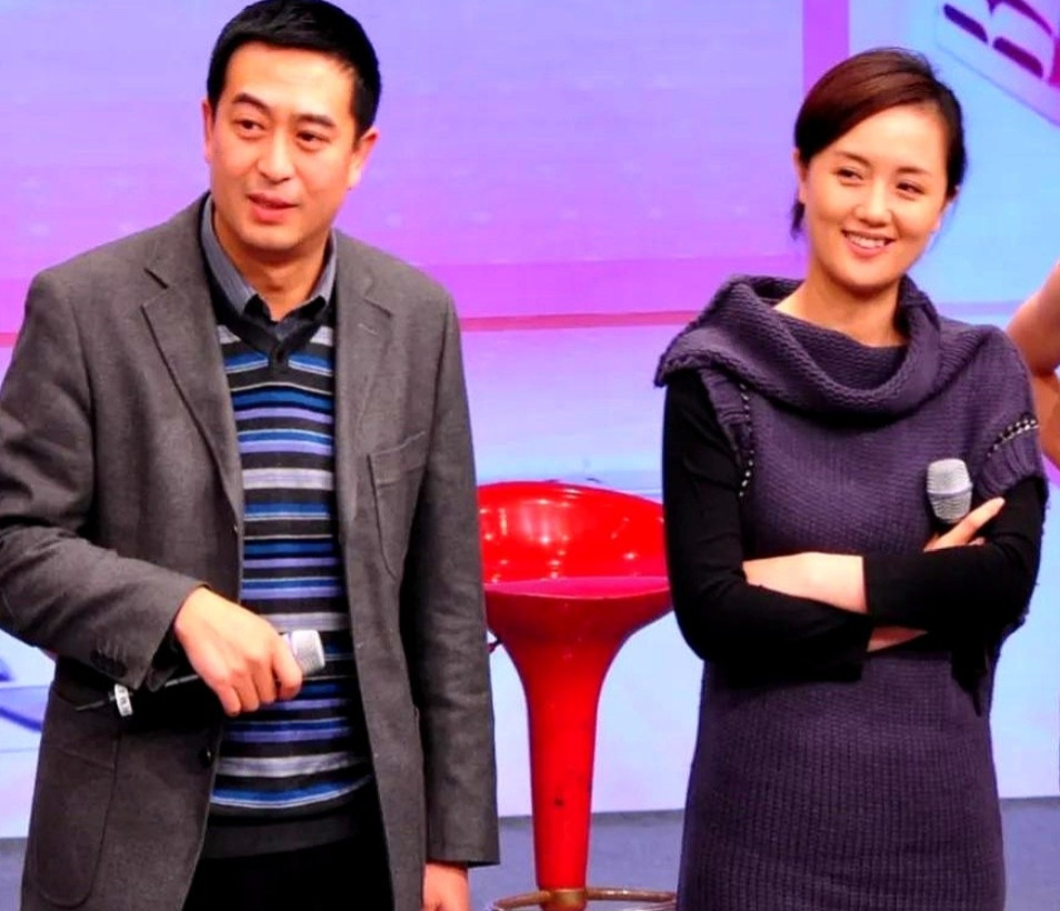 要不说朱媛媛情商高呢有一回朋友聚餐聊起夫妻相处，桌上有人开玩笑问她：“你家辛老