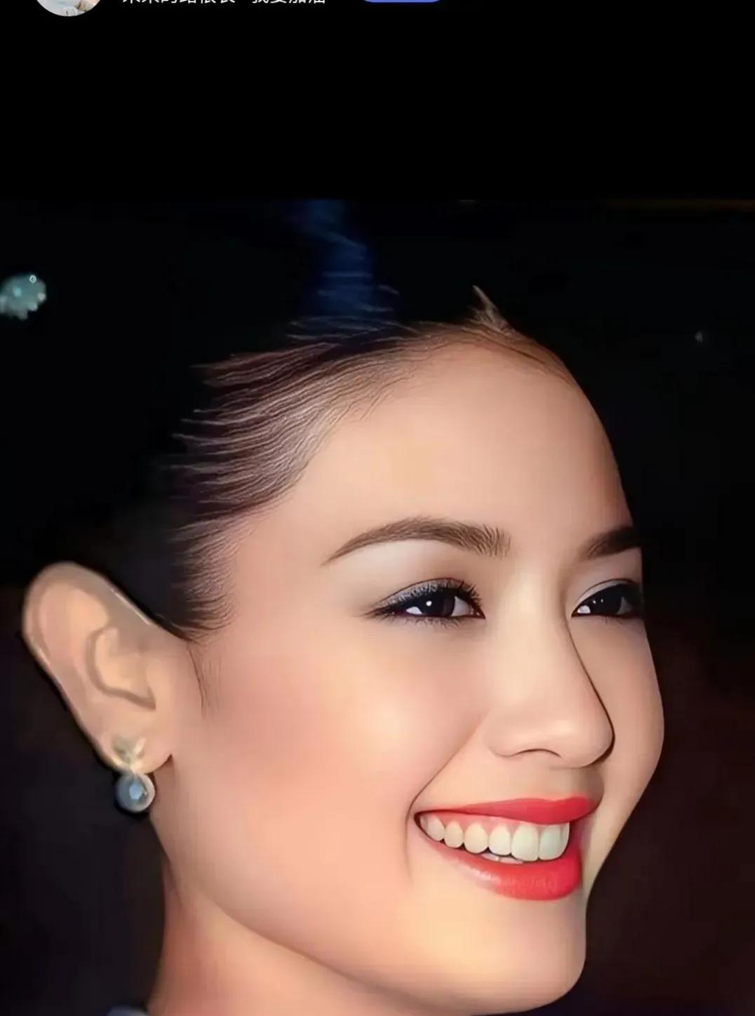 太美啦！倾国倾城的大美女一枚！笑容甜美，气质如兰！一双迷人的大眼睛，真的好漂亮啊