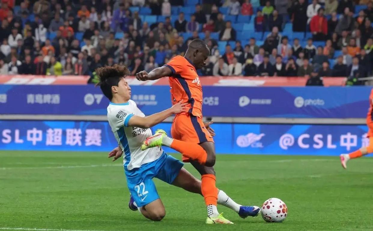 在评议组的最终结论面前，裁判的公信力已丧失殆尽。第2轮，评议组认定，马德鲁加的